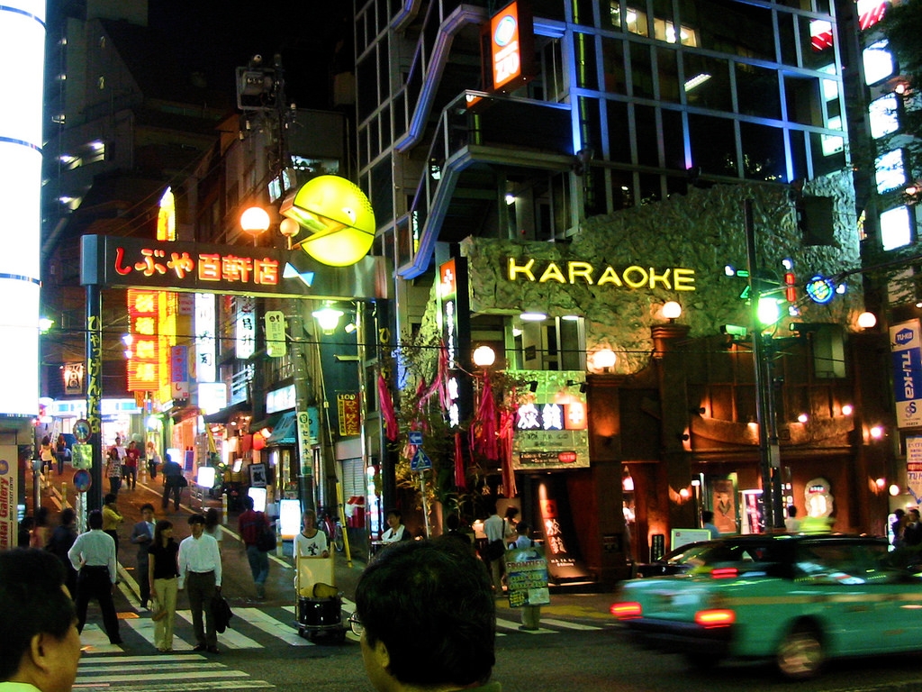 Karaoke in Japan : a Guide to Sing Your Heart Out!