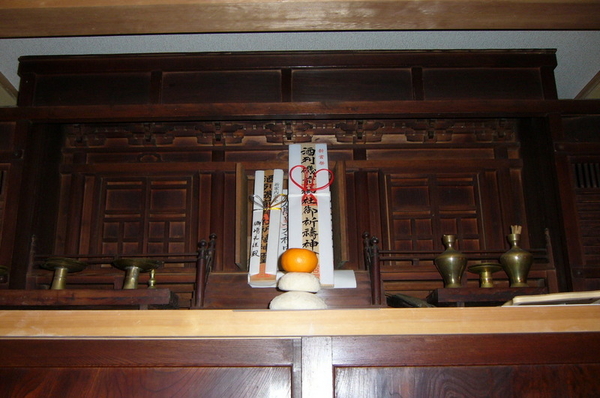 kamidana, traditional japanese house