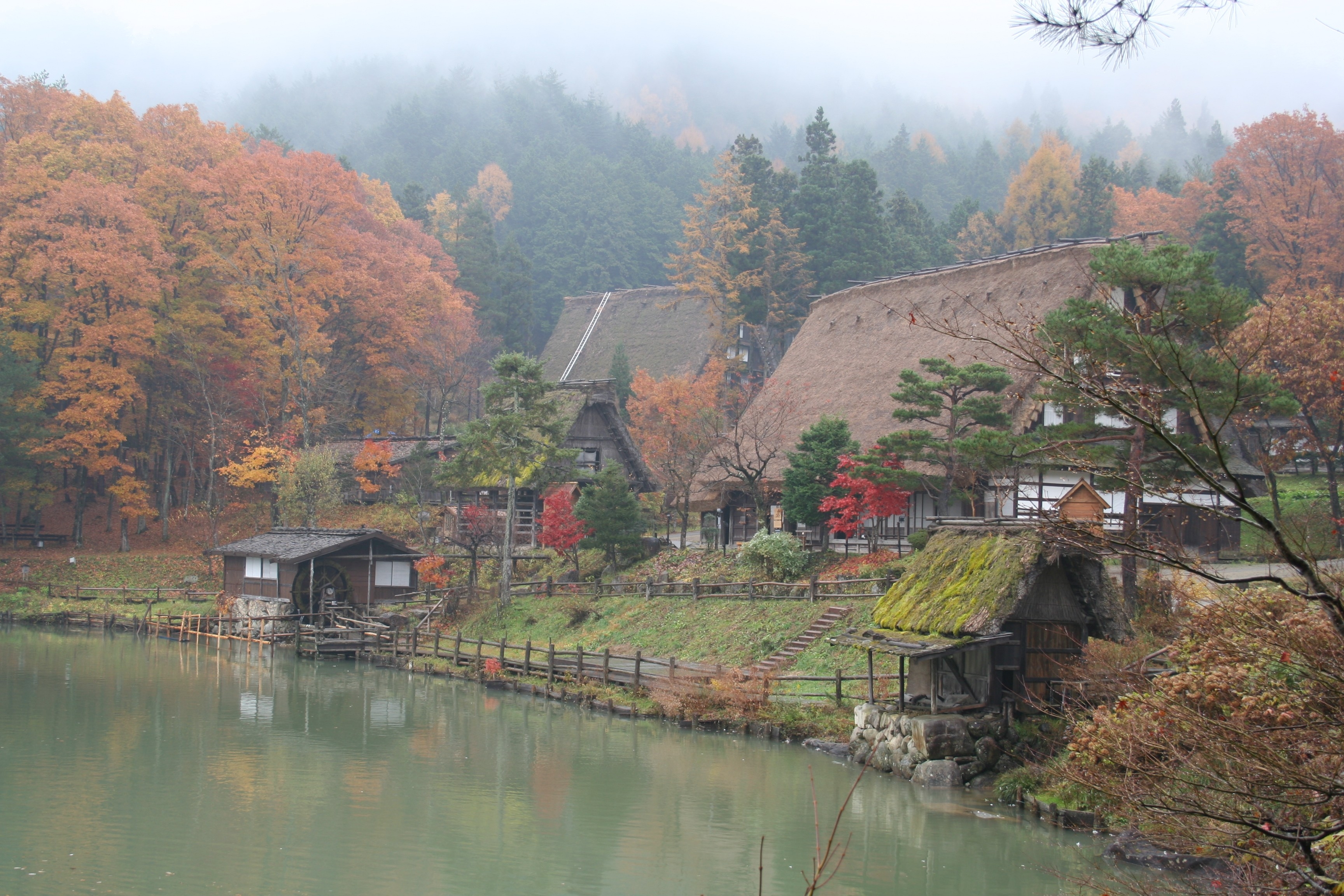 Japanese village. Хида Такаяма. Такаяма город в Японии. Деревня Хида Японии. Горы Хида Япония архитектура.